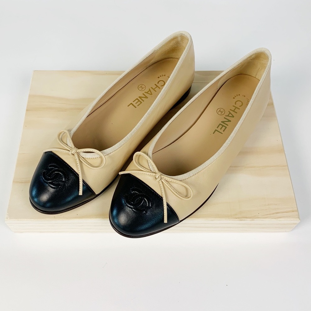 Chanel Flats Beige/Black